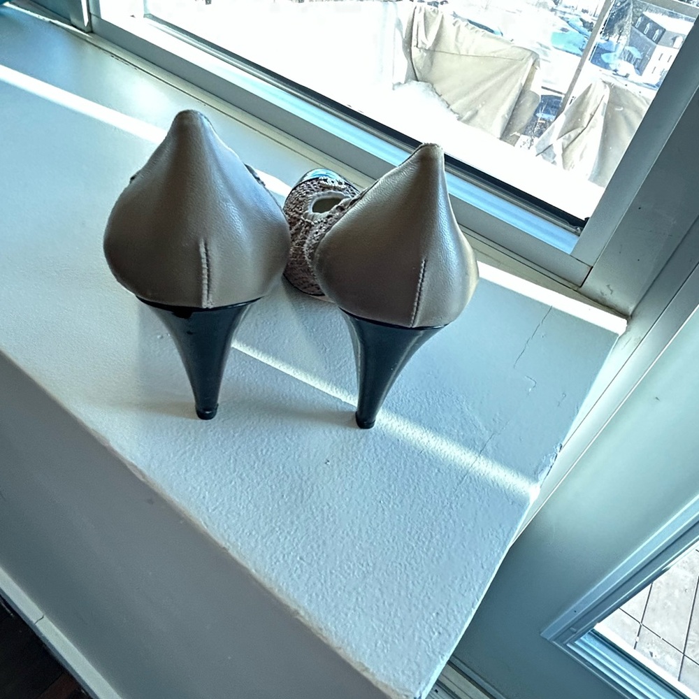 CHANEL Brown Mesh Pumps with Black Patent Cap Toe - Picture 3 of 5